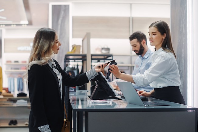 customer paying with contactless payment